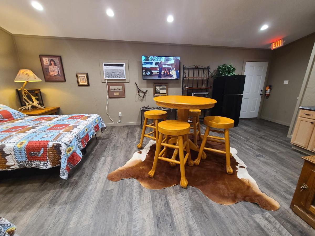 Buffalo Girls Hotel Canton Bagian luar foto