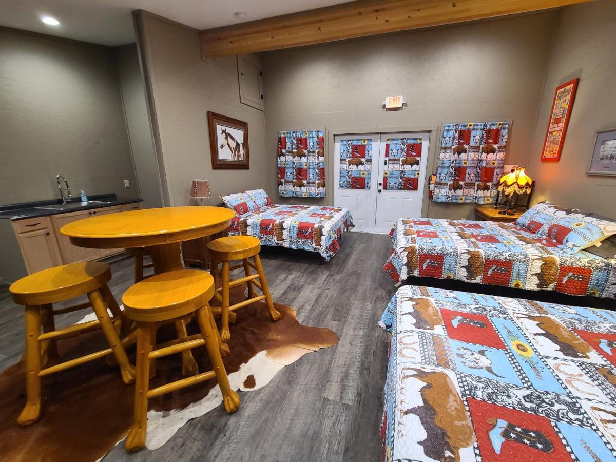 Buffalo Girls Hotel Canton Bagian luar foto