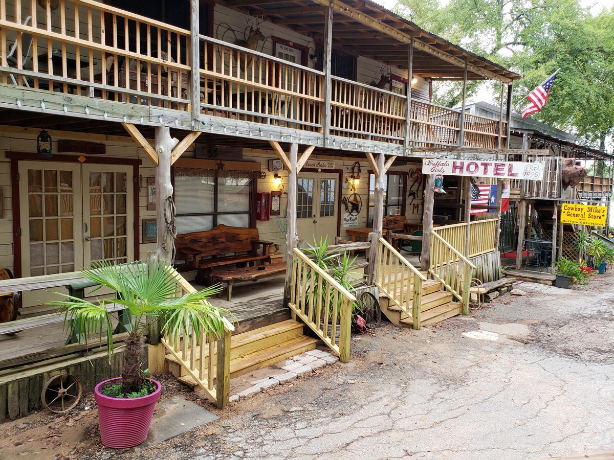 Buffalo Girls Hotel Canton Bagian luar foto
