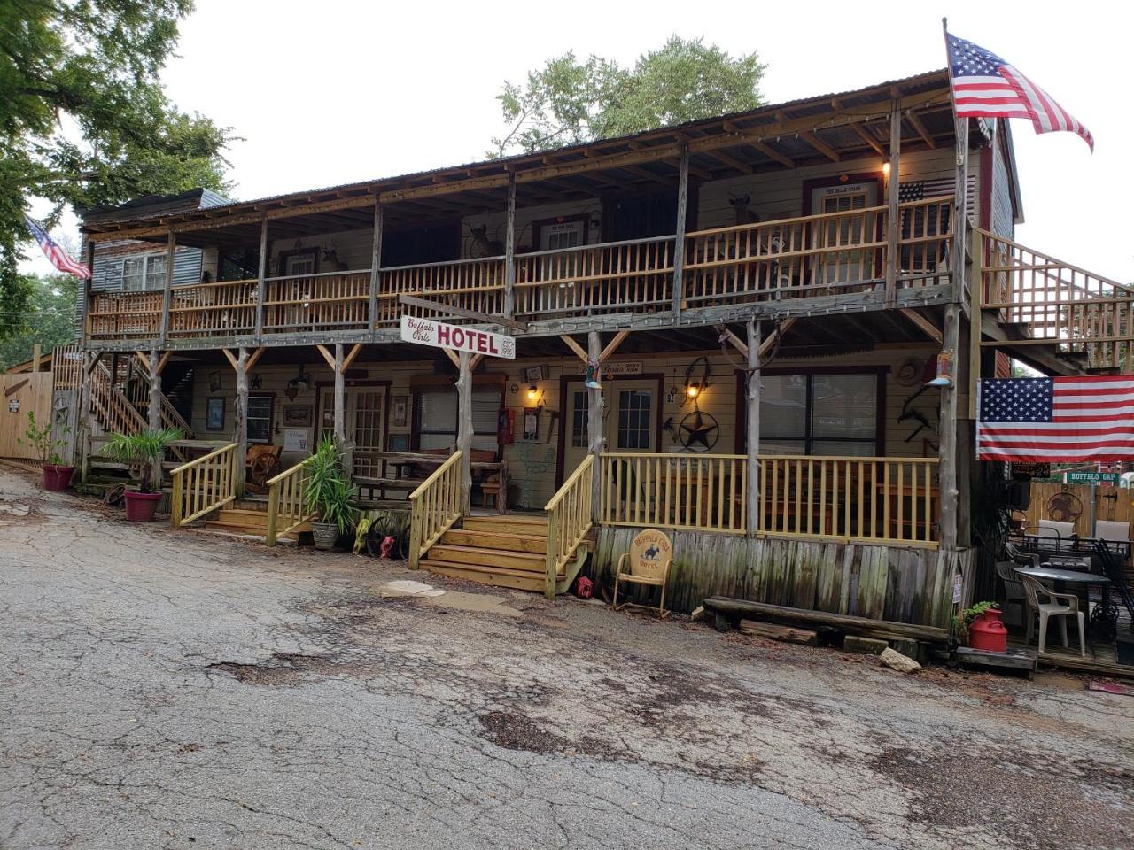 Buffalo Girls Hotel Canton Bagian luar foto